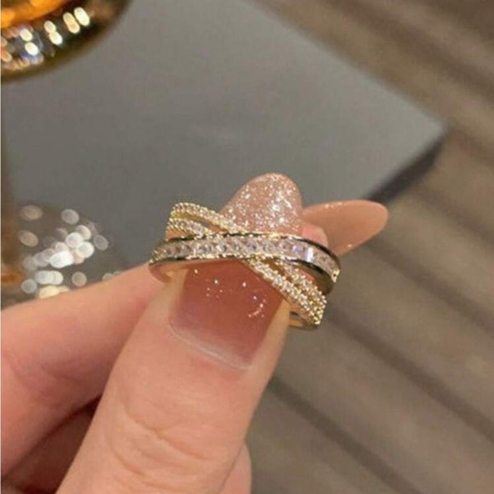 Gold ring - Picture 1 of 4